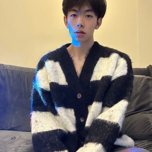 Cardigan en maille homme col V, ouvert, rayures color block — pull léger automne/hiver