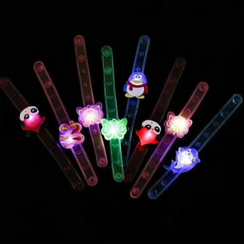 ساعة-سوار أطفال LED مضيئة قابلة للتعديل بتصميم كرتوني – هدية عيد ميلاد/هالوين