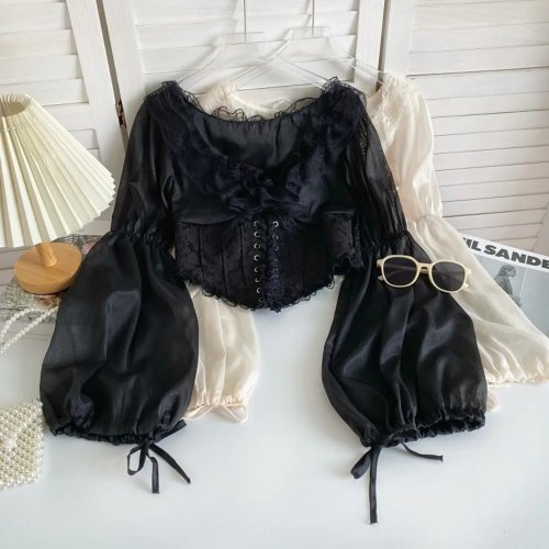 Blusa feminina em chiffon com renda e tule, folhos, mangas longas bufantes, patchwork, bordados e fecho em laço