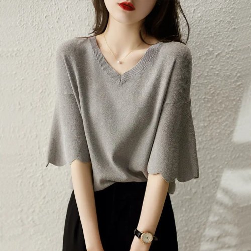 T-shirt feminina em malha Ice Silk solta, decote em V, mangas curtas evasé, top leve de verão