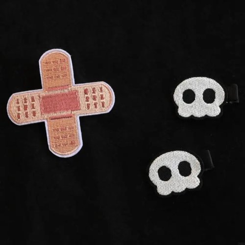 Pinces à cheveux gothiques croix & crâne — pinces « crocodile » punk pour femme, Halloween, queue de cheval/frange
