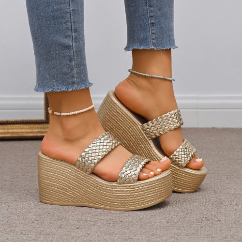 Sandal nữ đế xuồng màu vàng, nhẹ và thoải mái cho đi biển và dùng hàng ngày