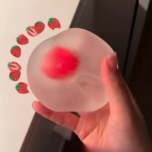 딸기 모찌 스퀴시 — 저반발 말랑이 장난감, 스트레스 해소와 답답함·분노 해소용