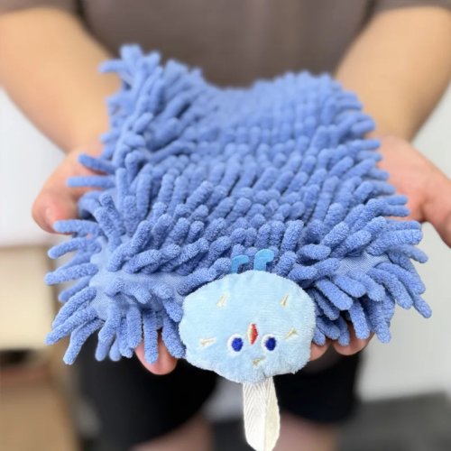 Blaues Plüsch-Handtuch mit süßem Aufsatz – superweich und sehr saugfähig, ideal als Geburtstags-, Einzugs- oder ‚einfach so‘-Geschenk