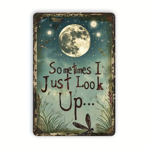 Rustikales Metallschild 20×30 cm – Retro‑Design mit Libelle und Mond, dunkelblauer Sternenhimmel, Spruch «Manchmal schaue ich einfach nur nach oben»