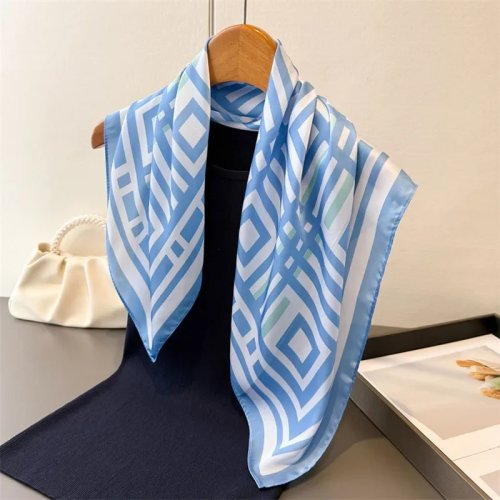 Foulard carré en satin effet soie pour femme — léger, estival, protection solaire