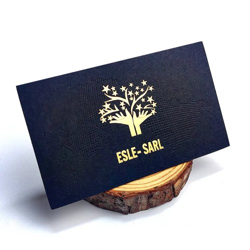 Kartu nama custom kertas hitam premium, tepi foil emas, logo timbul — cetak sesuai pesanan