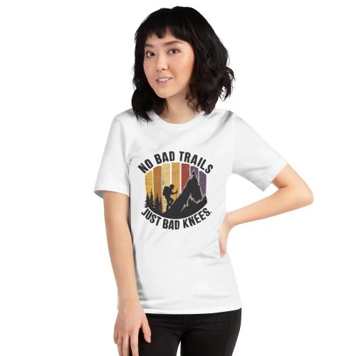 T-shirt 'No Bad Trails Just Knees' – T-shirt humoristique pour randonneurs, amoureux de la nature et camping en famille
