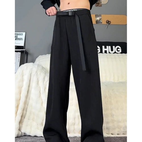 Calças de homem Neapolitan Bla slim com cinto, perna reta com micro‑flare, casual primavera