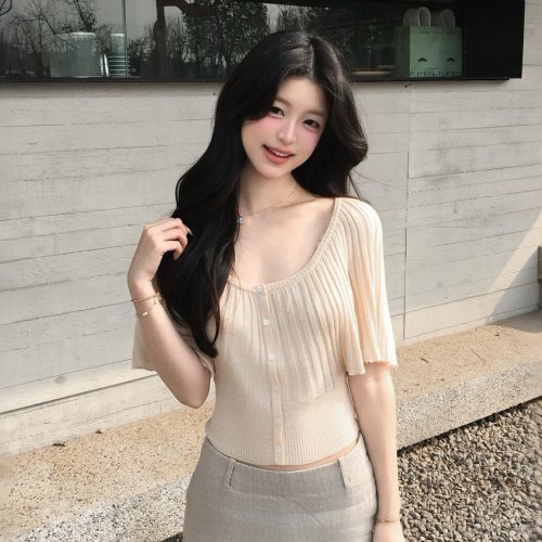 Top feminino slim em malha Ice Silk, manga curta, cintura marcada — verão