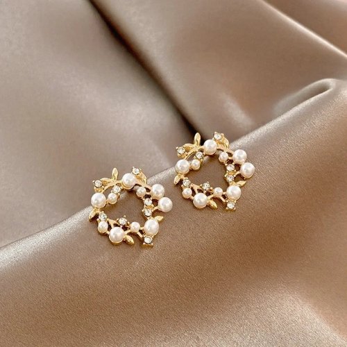 Pendientes de plata 925 estilo coreano — corona de perlas y flor de cristal, para mujer (Tendencia 2026)
