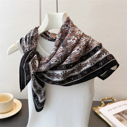 Foulard carré en soie pour femme - bandana / petit châle en satin pour cou et tête
