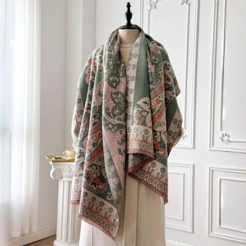 Syal/selendang klasik bergaya seperti kasmir, jacquard motif paisley dengan rumbai — serbaguna untuk 4 musim