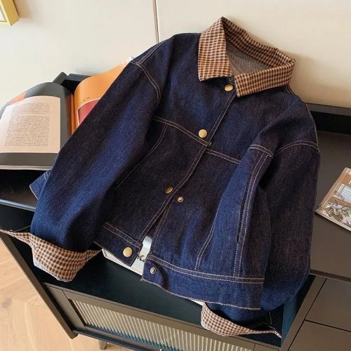 Casaco curto de ganga feminino retro com painéis aos quadrados e gola de pala — casual para outono