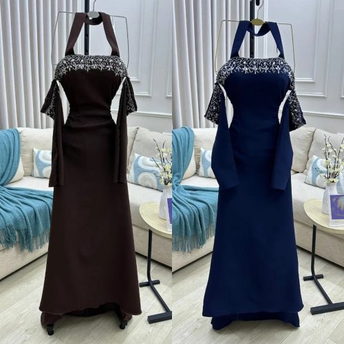 Abito lungo da cerimonia su misura, taglio A, scollo halter, jersey plissettato con paillettes, alta qualità