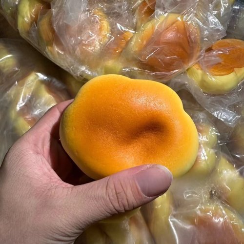 Squishy 'Cloud Bread' color caramelo, rebote lento, apretable con sonido, juguete desestresante para adultos