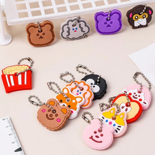 Funda protectora de llave estilo cartoon con llavero – cubierta antipolvo, colgante bonito, regalo para niños