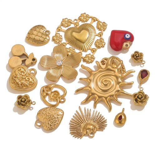 Paquete 5 dijes corazón y flor en acero inoxidable bañados en oro 18K para hacer collares, pulseras y aretes - mayoreo