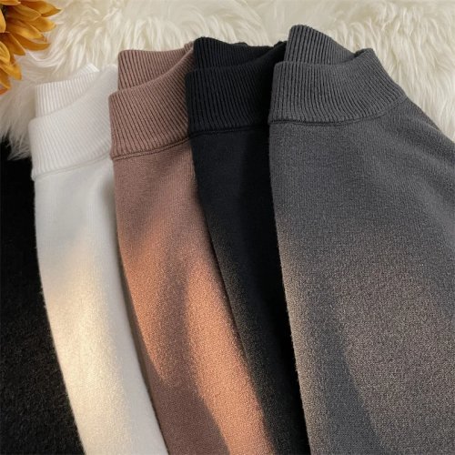 Sweater rajut pria oversized panjang, kerah tinggi, warna polos — hangat dan casual untuk musim gugur/musim dingin