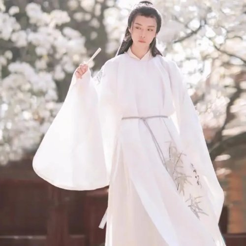 Ensemble Hanfu traditionnel pour couple — Tuniques blanches assorties homme & femme, costume de fête