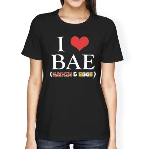T-shirt mulher oversize com estampado 'I Love Bae Bacon and Eggs' — corte largo