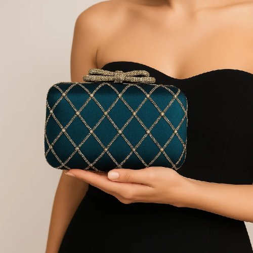 Clutch em seda verde com strass – mala de cerimónia com alça