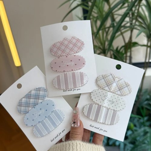 Ganchos/barretes BB fofos com padrão xadrez, bolinhas e riscas e bordo ondulado em forma de coração — acessórios de cabelo para meninas, uso diário