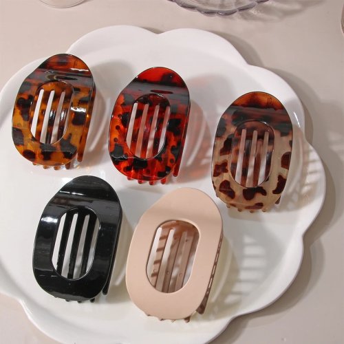 Kẹp tóc càng cua dẹt hình bầu dục họa tiết báo lớn, chất liệu acrylic, kiểu dáng Pháp
