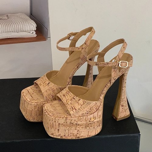Sandalias de mujer Eilyken con tira de hebilla efecto madera, plataforma gruesa, puntera cuadrada y tacón alto – verano