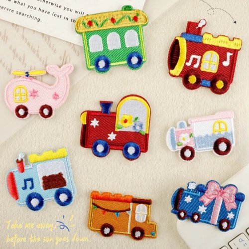 Patch bordado infantil carro & comboio — termocolante / auto‑adesivo DIY para t‑shirts, bonés, mochilas e roupa