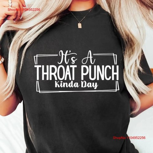 T-shirt 'Throat Punch Kinda Day' homem – T-shirt gráfica engraçada e sarcástica, efeito vintage lavado, confortável e respirável