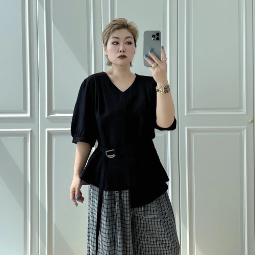 Top mulher decote em V manga curta tamanhos grandes, cintura ajustada assimétrica, estilo coreano, corte largo