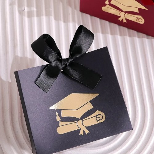 Kotak Kado Kecil Motif Topi Wisuda dengan Foil — Kotak Souvenir/Tempat Penyimpanan untuk Pesta Wisuda