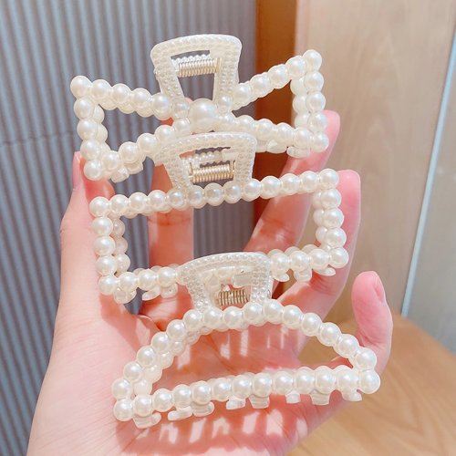 Pince crabe grande, design géométrique, perles imitation — accessoire cheveux femme