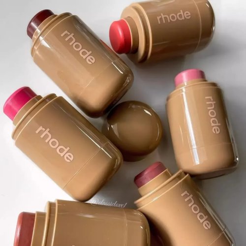 Rhod Pocket Lip & Cheek Stick — Barra hidratante para lábios e bochechas, blush creme-para-pó, tom rouge natural, fácil de aplicar