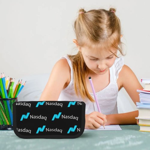 Estuche escolar con diseño 'Nasdaq Stock Market' para niños — porta bolígrafos y organizador de útiles
