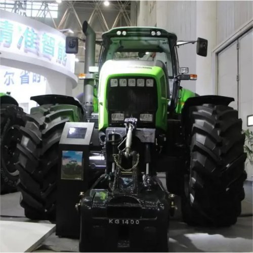 Колёсный трактор Deutzfar DF2604 с трансмиссией Power-Shift
