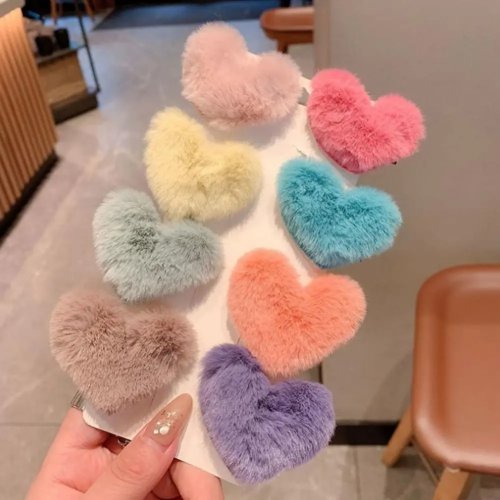 Presilha de cabelo mulher inverno em pelo sintético (mink) formato coração antideslizante — para crianças e adultas
