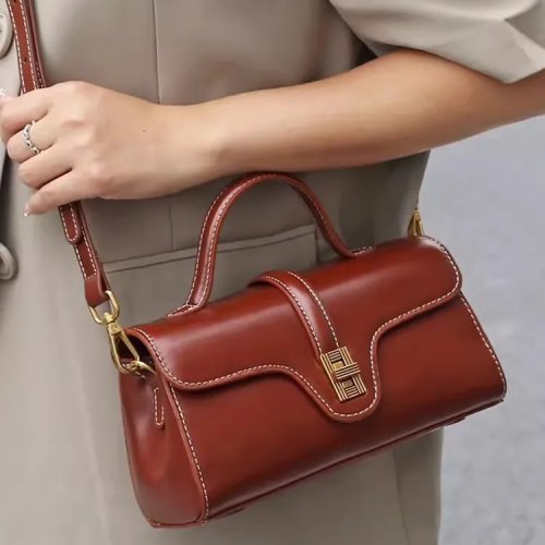 Genuine leather women's retro tote bag — solid-color office handbag with clasp, convertible shoulder strap for crossbody wear