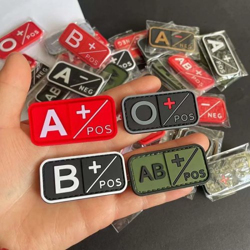 Toppa in PVC piccola con lato a gancio (velcro) — gruppo sanguigno A/B/AB/O, pos/neg, distintivo tattico per zaino e attrezzatura outdoor
