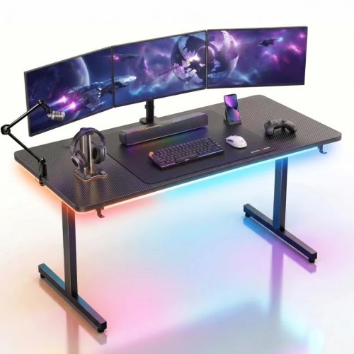 Secretária gaming 140 cm (55\") com iluminação RGB controlada por app e comando, superfície em fibra de carbono, tapete de rato integral, gancho para auscultadores