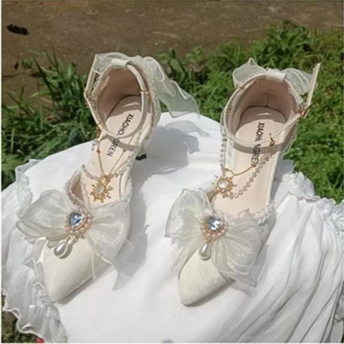 Scarpe da sposa in pizzo fatte a mano con fiocco — décolleté donna punta a tacco alto sottile, stile Lolita estivo