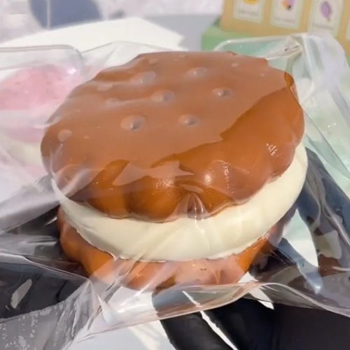 ランダムカラーのクッキー型スクイーズ — ふわふわソフトなストレスボール（子ども向け・パーティー景品・オフィスのストレス解消・ペットおもちゃ）
