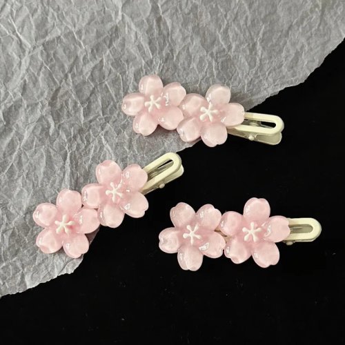 Clips para el pelo rosa con flor de cerezo — Pasadores románticos y elegantes para niñas, ideales para flequillo y laterales
