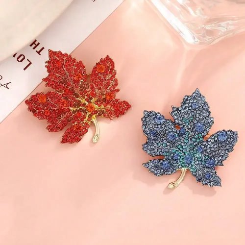 Herfst/winter esdoornblad broche met kristallen, metalen legering, glanzende pin voor jas & trui, trendy look