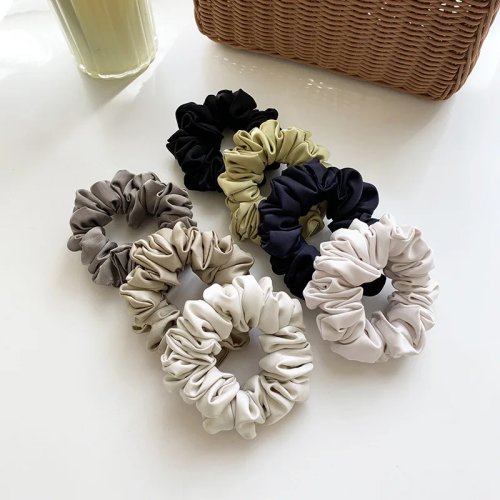 Scrunchie satin extra panjang berkerut — ikat rambut mengkilap, elastis tinggi, aksesori rambut premium untuk wanita