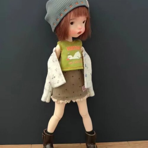 6-piece casual outfit set for dolls — cardigan, vest, short skirt, socks and hat. Fits Blythe, landoudou, YMY24, Obitsu 22/24/26, Jenny