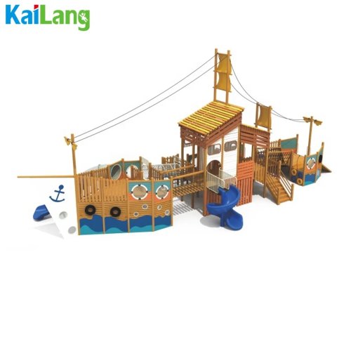 Navio pirata em madeira para crianças — equipamento de parque infantil exterior