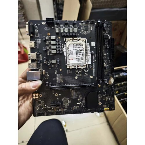 Scheda madre usata mATX MAXSUN CHALLENGER B760M LGA1700 DDR4 con M.2 — compatibile con Intel 12ª/13ª/14ª gen, testata e funzionante