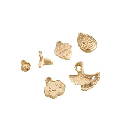 จี้ Maneki Neko ชุบทอง 14K 1 ชิ้น พร้อมกระดิ่ง — ดีไซน์เมฆ หางปลา และใบแอปริคอตรูปหัวใจ สำหรับทำเครื่องประดับ DIY